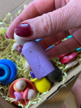 Load image into Gallery viewer, Seconds &amp; Samples Box 2