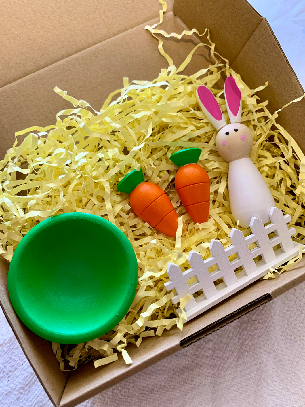 Easter Bunny, Bowl & Carrots